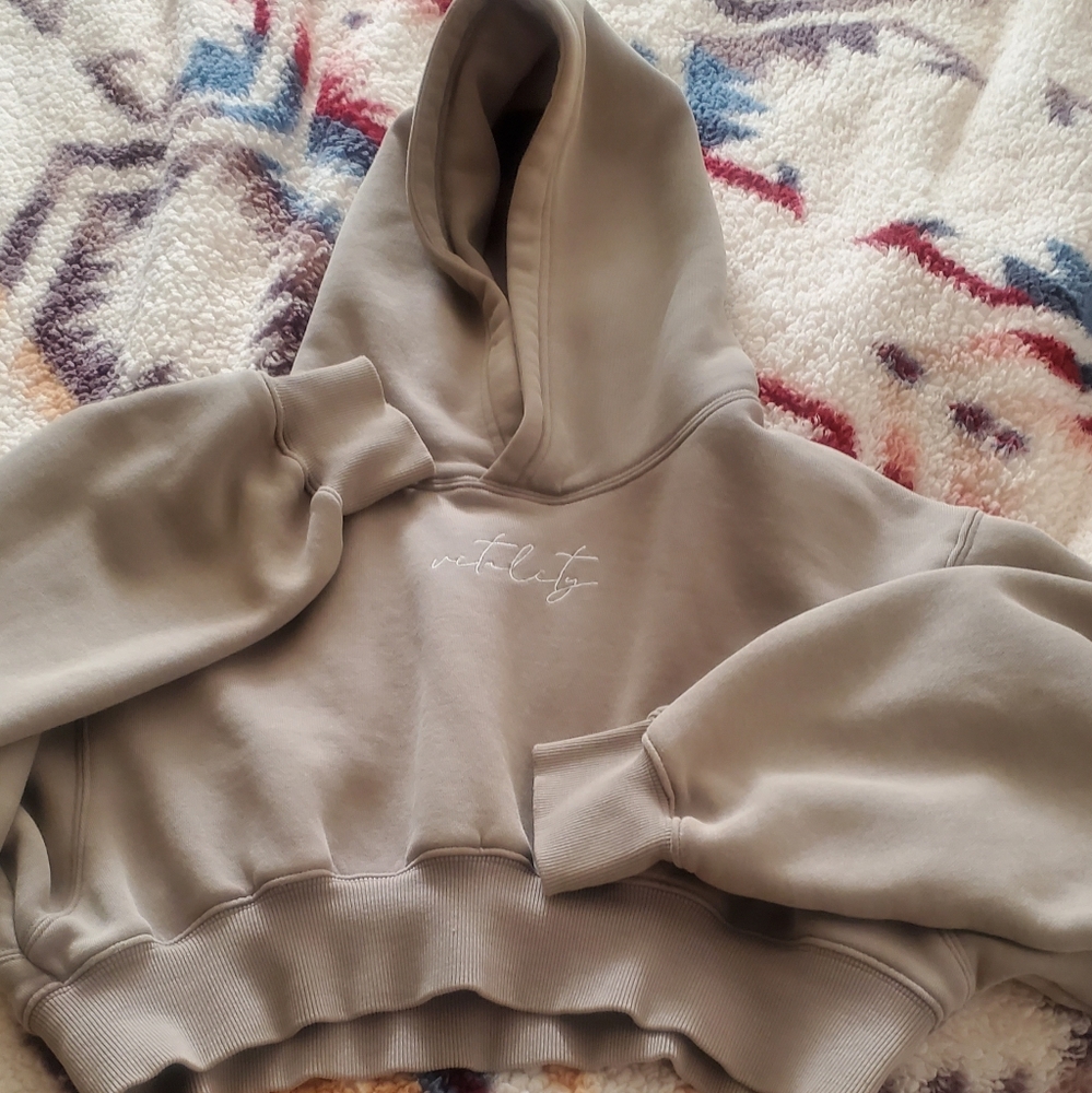 BALANCE ATHLETICA x VITALITY Cropped hood